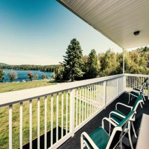 Crescent Lake Inn and Suites - Wolfeboro - 2
