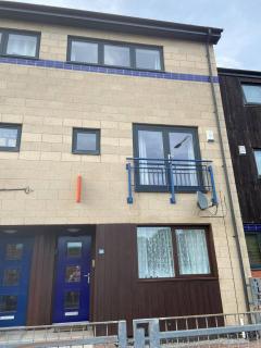 Four Bed Free Parking - 6