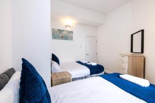 Spacious Apartment Close To City Centre with Secure Parking - Leeds - 6