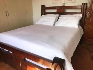 1 Br Gretchen leafy home-with view & sunset, gym, parking, Wifi, hairdryer, washing machine - Nairobi - 9