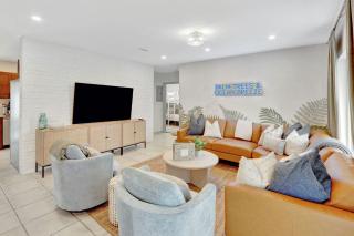 Luxury Heated Pool Oasis-10 mins to BEACH- Fast WiFi - 3