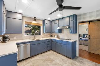 Das Bach Haus - Game Room Make-Up Room & Hot Tub - Fredericksburg - 4