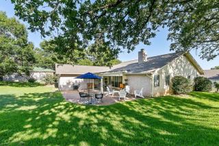 Das Bach Haus - Game Room Make-Up Room & Hot Tub - Fredericksburg - 2