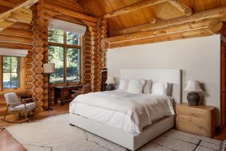 Bear Lodge - Modern log home at easy ski-in-out location - 1