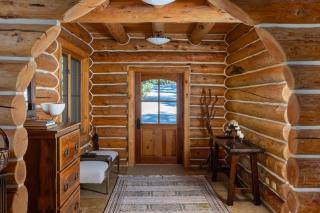 Bear Lodge - Modern log home at easy ski-in-out location - 3
