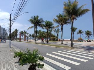 Acorde com o Som do Mar Apto Pé na Areia na Vila Tupi Praia Grande - 4
