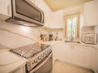 Garden Condos 21, Modern 1BR APT In Sosua Strip GUEST FRIENDLY - 7