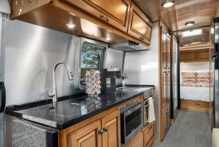 Airstream Getaway - Hot Tub & Fire Pit - Luckenbach - 3