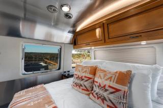 Airstream Getaway - Hot Tub & Fire Pit - Luckenbach - 1