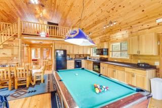 Wraparound Deck and BBQ Pet-Friendly Deadwood Cabin - Deadwood - 3