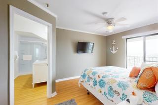 Renaissance Tower 1114 - 1