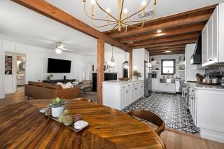 Ruth's Place - Walk to Main Hot Tub & Fire Pit - Fredericksburg - 6