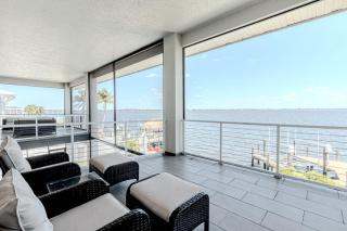 Breathtaking 6BD Riverfront Mansion w Pool - 5