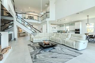 Breathtaking 6BD Riverfront Mansion w Pool - 1