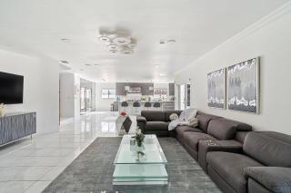 Tropical Pool Paradise x 6-BD 4-BA Luxury Living - 3