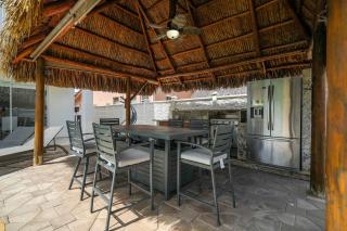 5-BD 5-BA Tropical Oasis - Pool Patio Tiki Hut - Hialeah - 8
