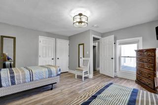 5 Bedroom, 6 Bed Cozy and Spacious Home - Lansing - 1