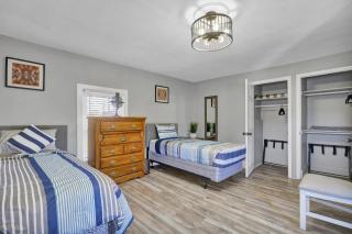 5 Bedroom, 6 Bed Cozy and Spacious Home - Lansing - 6