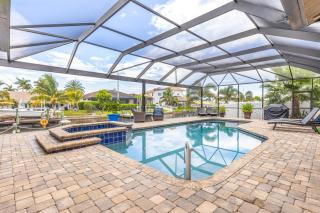 Miramar Mansion - Spacious 5BD 5BA w Pool & Canal - Cape Coral - 0