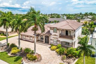 Miramar Mansion - Spacious 5BD 5BA w Pool & Canal - Cape Coral - 9