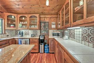 Tropical Cabana with Deck, Hot Tub and Lush Scenery! - Keaau - 5