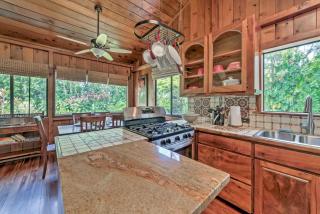 Tropical Cabana with Deck, Hot Tub and Lush Scenery! - Keaau - 3