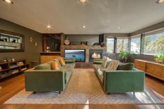 Spire Chalet at Alpine Meadows - 4BR W Hot Tub and Ski Shuttle - Alpine Meadows - 6