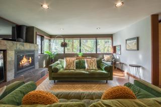 Spire Chalet at Alpine Meadows - 4BR W Hot Tub and Ski Shuttle - Alpine Meadows - 3