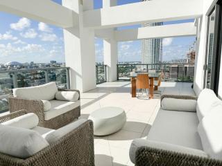 Private Terrace in Luxury 3BR Condo in Brickell - Miami - 9