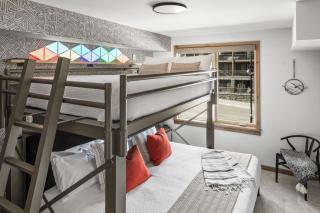 New Spacious Mountain View Condo in Canmore With Hot Tub, Park Pass, Prime Location - 8