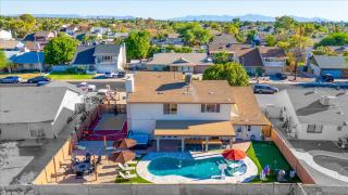 Slide into Fun Pool Games Fire Pit Sport Court - Glendale - 5