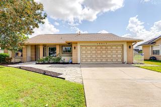 Beautiful home, centrally located to Parks with Pool - Orlando - 3