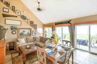 Waterfront Johnson Lake Getaway with Fire Pit! - - 8