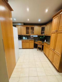 Room With Private Patio Next to Toronto Airport - Mississauga - 4