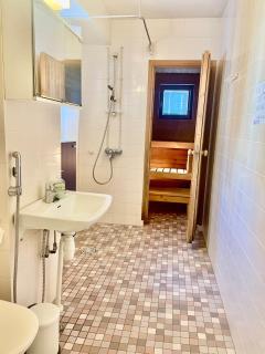 2 Bedroom Apartment with Private Sauna for 5 people 15 mins to Helsinki 56sq mt min 2 nights - 3