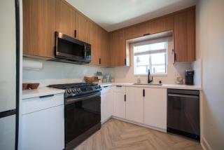 Modern 1 BR Cottage Steps 2Beach - 7