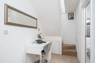 Vibrant 3BR Tottenham Home, private garden WiFi parking free on request - Londra - 1