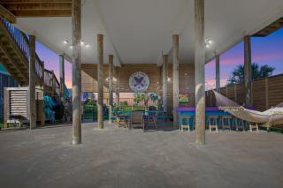 Views! Beachside, Hot Tub, Arcade, Family Beach Retreat with Fun for Every Age! - Bolivar Peninsula - 5