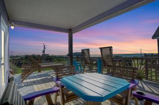Views! Beachside, Hot Tub, Arcade, Family Beach Retreat with Fun for Every Age! - Bolivar Peninsula - 6