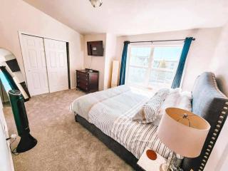 Palmer Lake near AF Academy Pet Friendly King Bed 4 TVs - 7