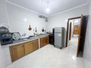 Cozy Apartment with Balcony View - Al Hoceïma - 3