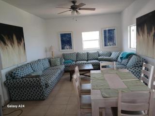New condo with sea view 3 - Wheeland Settlement - 1