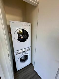 East Side Luxury 1BR Apt - Near Brady and Fiserv with Balcony - Sleeps 5 - 3