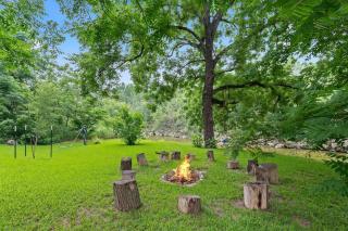 Very Cozy Home On a Creek - Sleeps 8 - Austin - 6