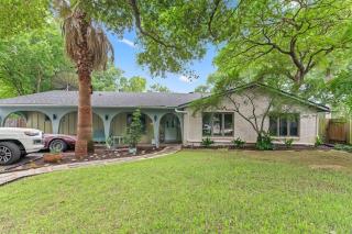 Very Cozy Home On a Creek - Sleeps 8 - Austin - 1