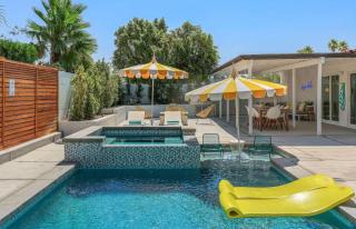 Navigate Stays Family Modern Palm Springs Oasis w Pool & Spa - 9