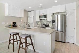 Navigate Stays Family Modern Palm Springs Oasis w Pool & Spa - 1