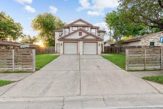 Entire Duplex - 10 Min From Downtown - Sleeps 20 - Austin - 0