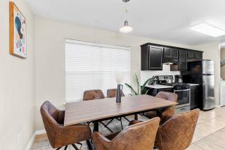 Entire Duplex - 10 Min From Downtown - Sleeps 20 - 1