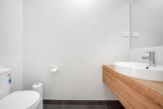 Charming Cozy Stylish Unique Retreat, Steps from Alira Village Mall, Park - 5